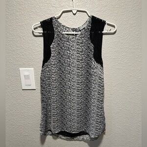 Sleeveless Daniel Rainn Size Small Pattern with Lace Detail Black and White